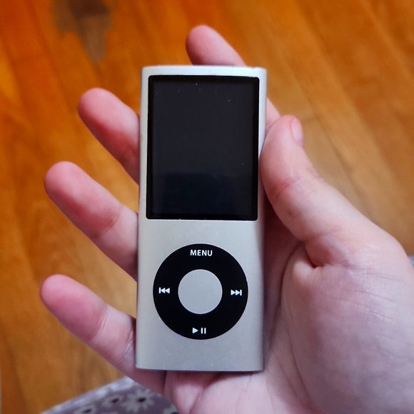 I pod nano 4th generation (no wire included) - Picture 1 of 3